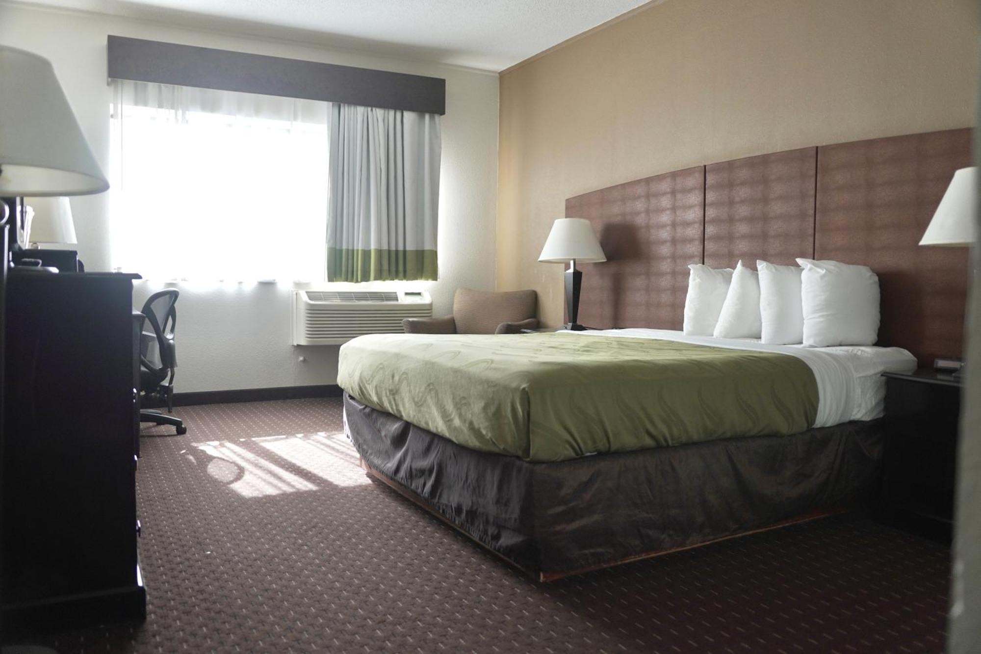 American Inn & Suites Waterford Pokój zdjęcie